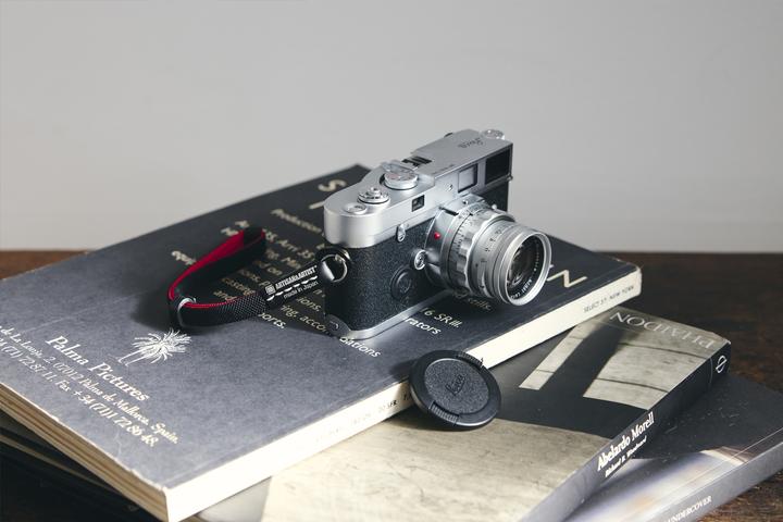 Produktbild Artisan & Artist ACAM-313A Braided Silk Cord Camera Hand Strap