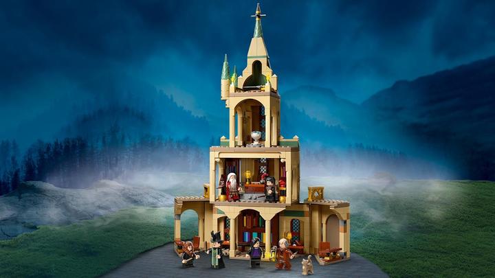 Actual product image LEGO Hogwarts: Dumbledore's office (76402, LEGO Harry Potter)