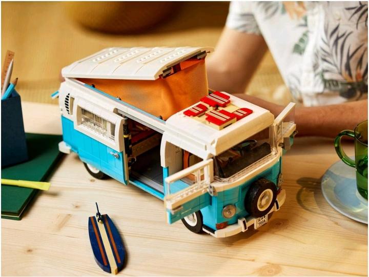 Actual product image LEGO Volkswagen T2 Camping Bus (10279, LEGO Creator Expert, LEGO Rare Sets)
