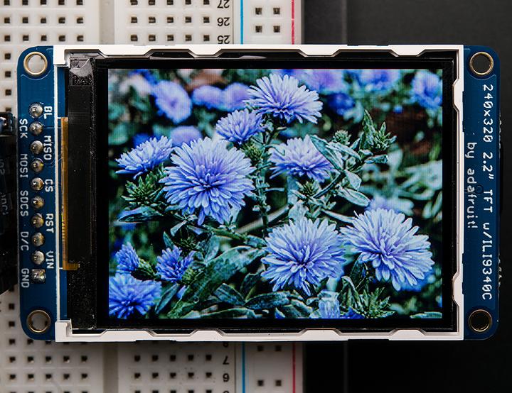 Immagine prodotto Adafruit LCD TFT a colori a 18 bit da 2,2" con microSD ILI9340 (Vari)