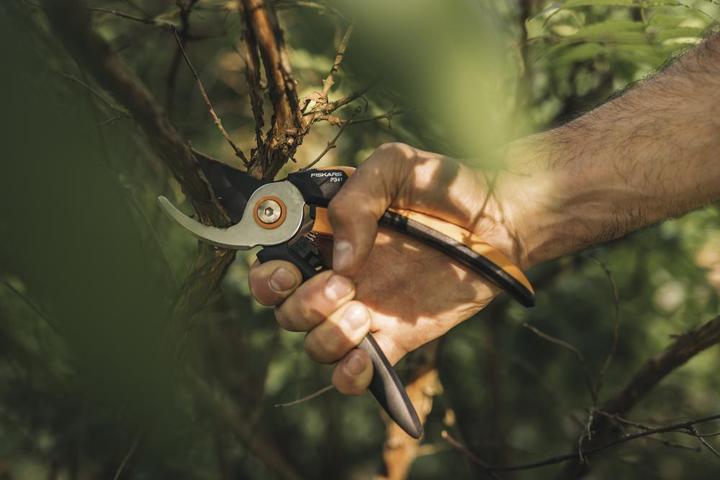 Produktbild Fiskars Solid Bypass-Gartenschere L P341