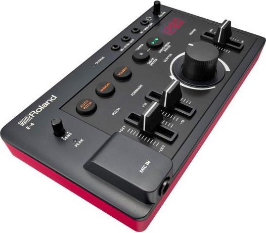 Actual product image Roland Aira E-4 vocal effects unit with headphones (Studio- and Livemixer)