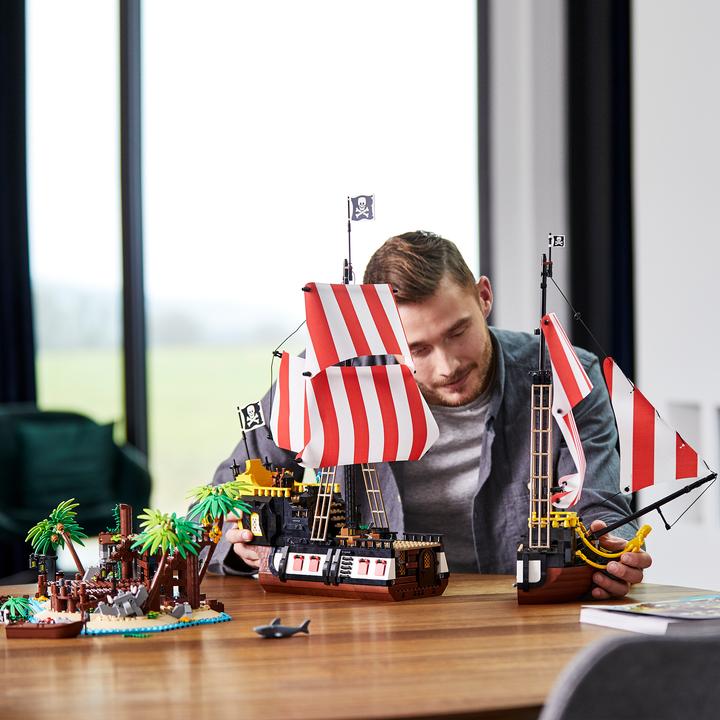 Produktbild LEGO Piraten der Barracuda-Bucht (21322, LEGO Ideas)