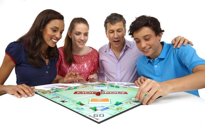 Actual product image Monopoly Classic Switzerland Edition (German, French)