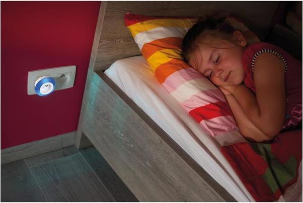 Immagine prodotto Perel Luce Notturna A LED Con Presa - Contatto Di Protezione (Sistema Francese)
