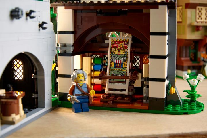 Actual product image LEGO Medieval town square (10332, LEGO Icons, LEGO Rare Sets)