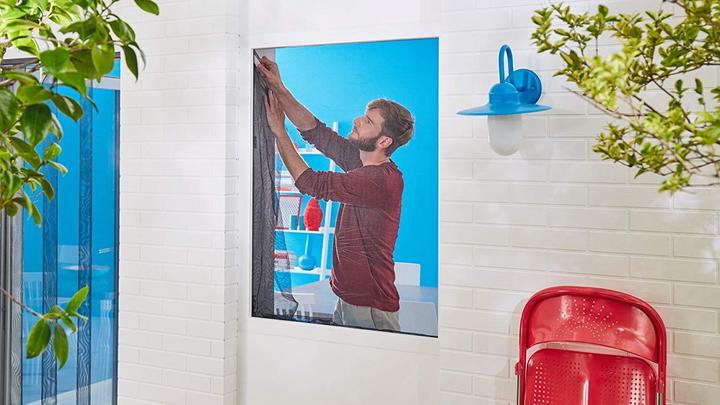 Produktbild tesa Insektenschutz COMFORT für Fenster, mit Klettband, selbstklebend, ohne Bohren (130 x 150 cm)