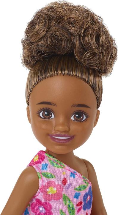 Image du produit Mattel Poupée Chelsea (brune) en robe à imprimé floral, jouet pour enfants de 3 ans et plus