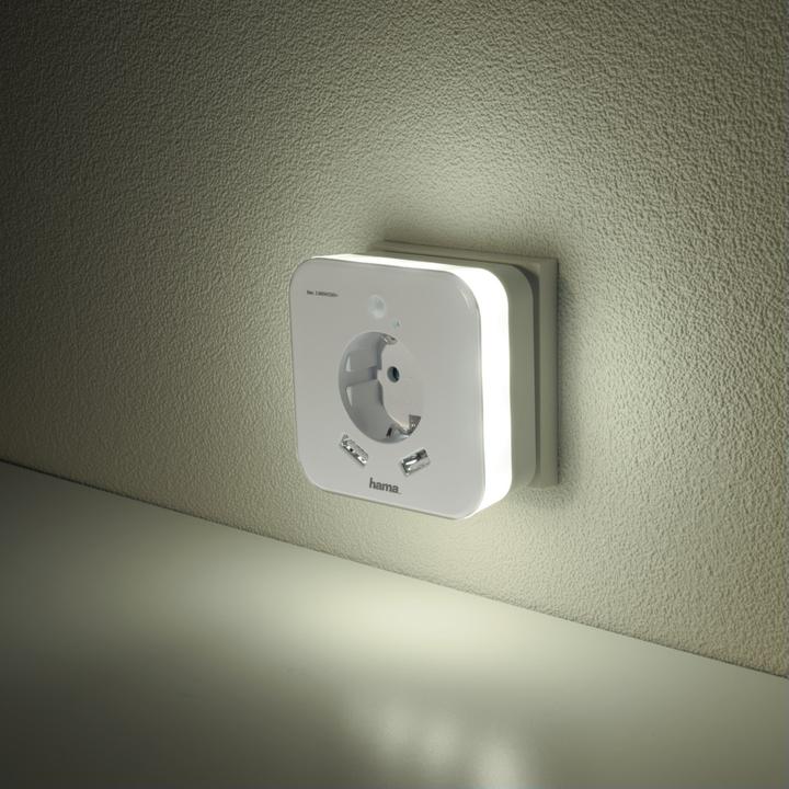 Actual product image Hama LED-Nachtlicht mit Steckdose, 2 USB-Ausgänge, Bewegungsmelder, Lichtsensor