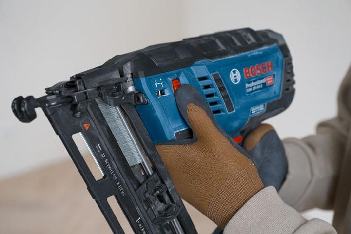 Actual product image Bosch Professional Cordless wood nailer GNH 18V-64-2, in box