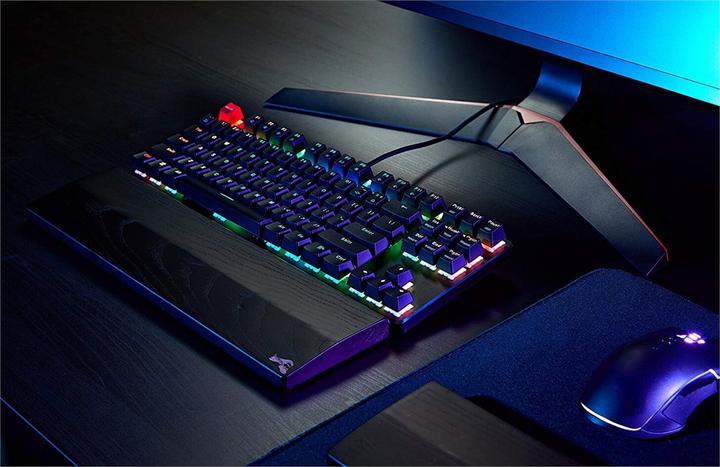 Actual product image Glorious PC Gaming Race GMMK-BRN-V2 full size, ANSI US standards, Gateron Brown Switch (US, Cable)