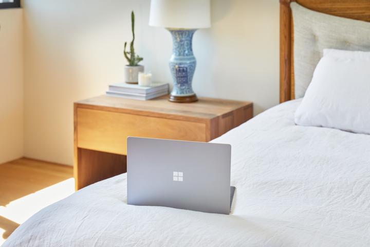 Actual product image Microsoft Surface Laptop 3 for business (15", Intel Core i5-1035G7, 8 GB, 256 GB, DE)