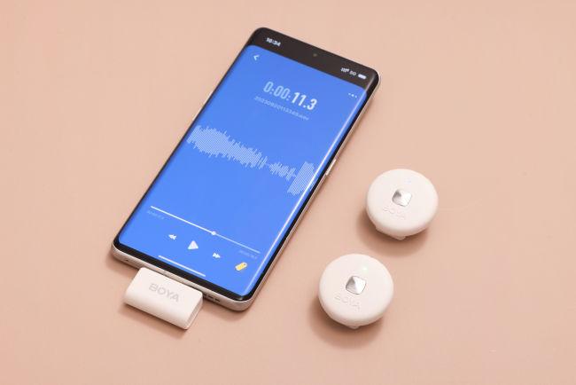 Productafbeelding Boya Omic-U (wit) Draadloze microfoon met twee kanalen voor Android-apparaten (Omic-U)