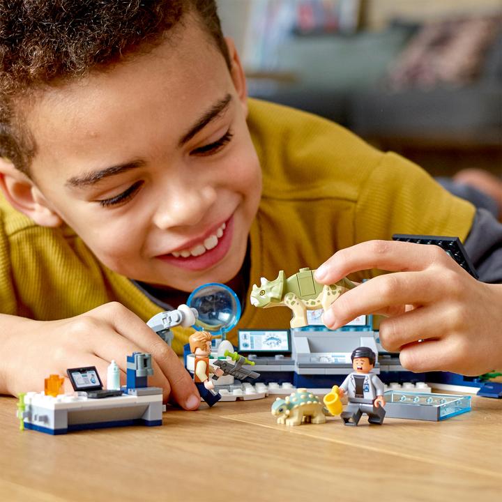 Actual product image LEGO Dr. Wu's lab: Outbreak of baby dinosaurs (75939, LEGO Jurassic World)