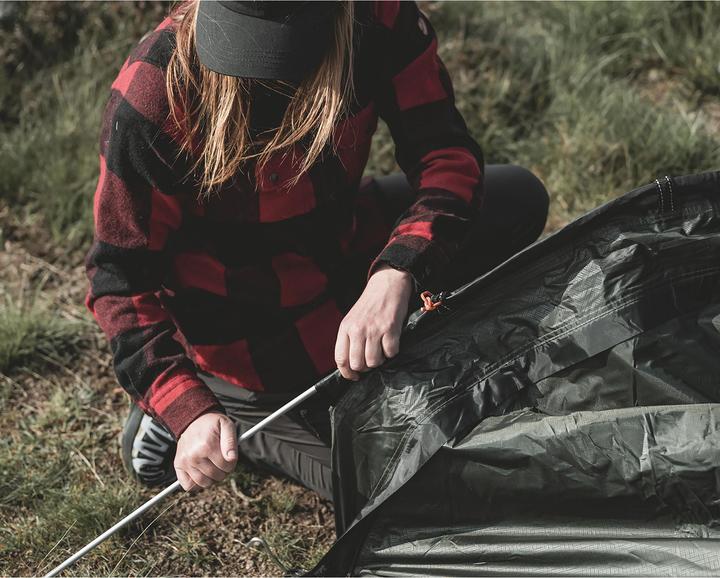 Immagine prodotto Easy Camp Tunnelzelt Sarek 1 (dunkelgr?n/orange, Modell 2025) (Tenda a tunnel, 1.80 kg, 1 persona)