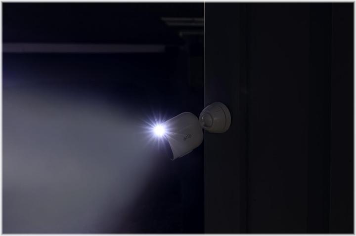 Actual product image Arlo Ultra 2 XL, 2 cameras kit white (3840 x 2160 pixels)
