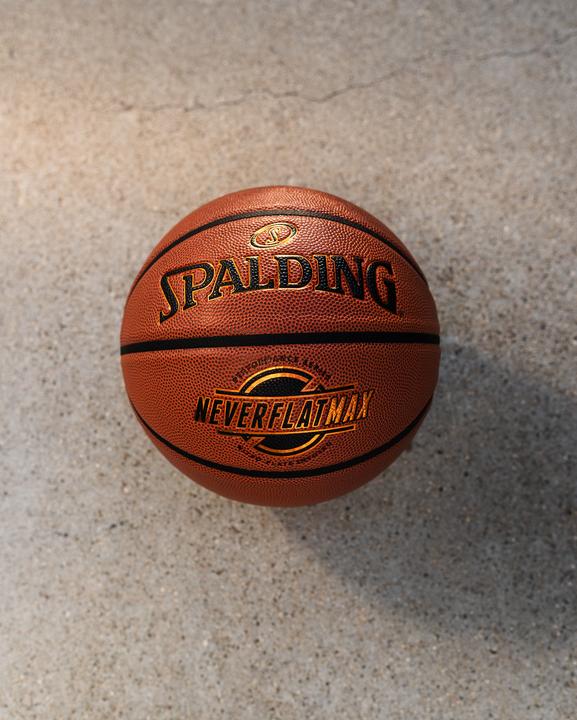 Actual product image Spalding Neverflat Max