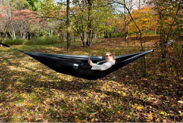 Immagine prodotto Vivere Amaca Parachute Hammock nero/grigio (181 kg)