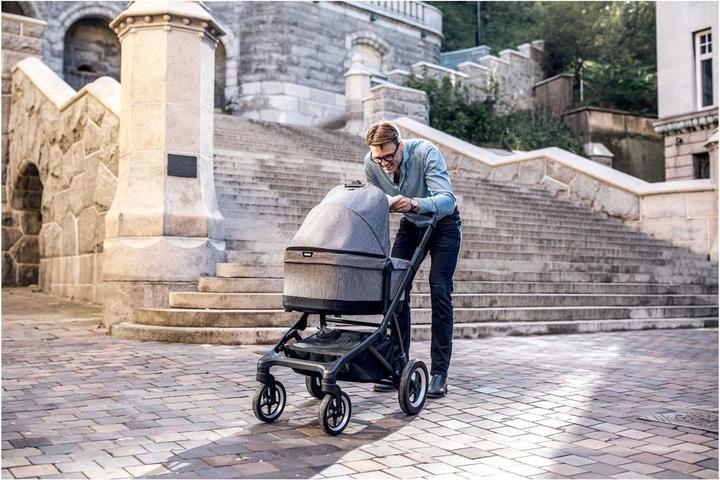 Actual product image Thule Sleek bassinet