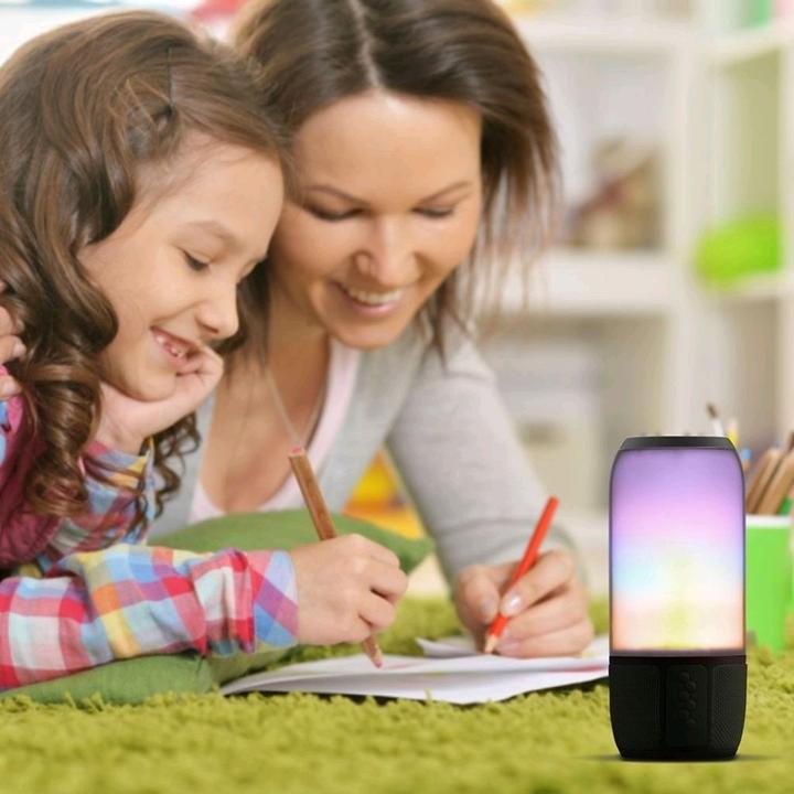 Image du produit V-TAC Haut-parleur Bluetooth 6W avec lumières LED, noir, slot USB et TF, DC : 5V (3 h, Fonctionnement sur piles)