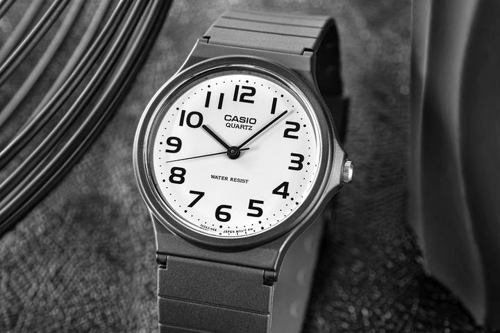 Produktbild Casio MQ-24-7B2 (Analoguhr, 34 mm)