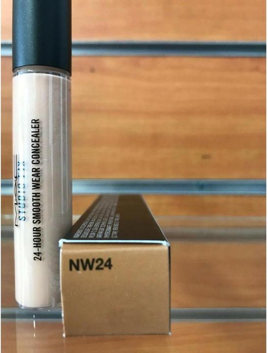 Actual product image MAC Cosmetics Studio Fix 24-Hour Smooth Wear Concealer (NW24)