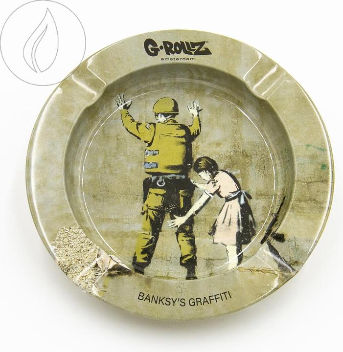 Produktbild G-Rollz Metal Tin Ashtray Banksy’s Graffiti II Girl Searching Soldier