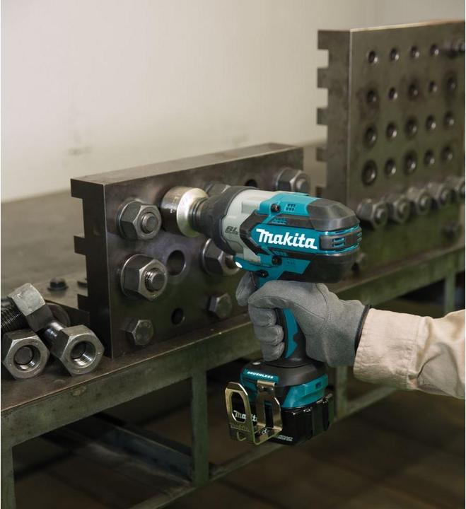 Actual product image Makita DTW1002RTJ Cordless impact wrench 18V, 2x5.0Ah Li-Ion, 1000 Nm, 1 (Rechargeable battery operated)