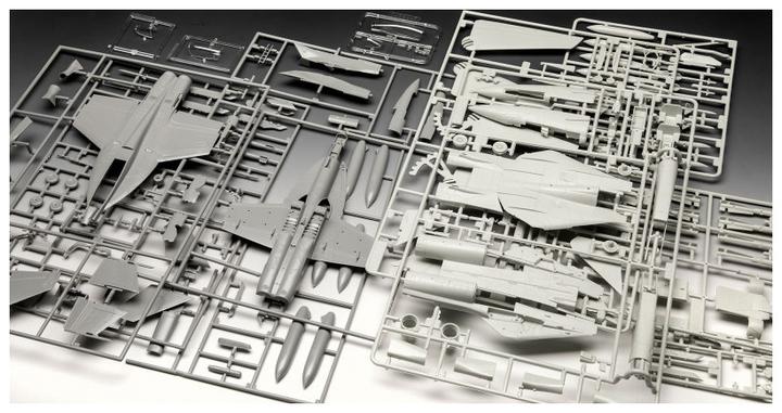 Actual product image Revell Top Gun 2