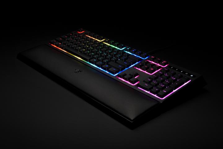 Produktbild Razer Ornata Chroma (DE, Kabelgebunden)