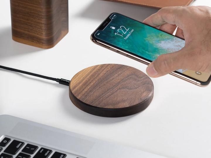 Image du produit Oakywood Slim Charging Pad - chargeur sans fil en bois - couleur Walnut -