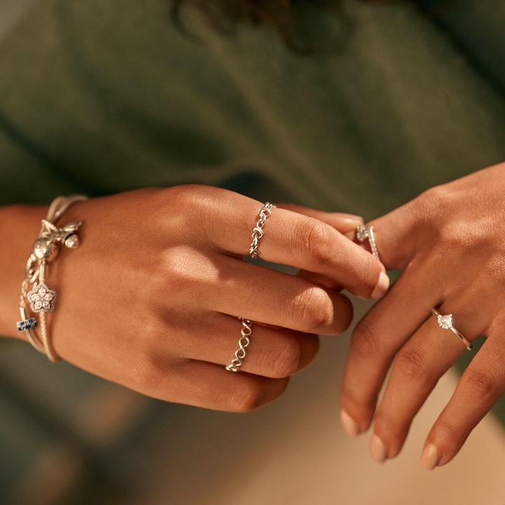 Immagine prodotto Pandora Anello solitario con cuore chiaro (48, 925 Argento)
