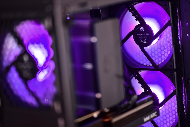 Image du produit Actina 5901443339281 PC Midi Tower AMD Ryzen™ 5 5600 DDR4-SDRAM SSD AMD Radeon RX 7700 XT Noir (AMD Ryzen 5 5600, 32 Go, 1000 Go, Radeon RX 7700 XT)