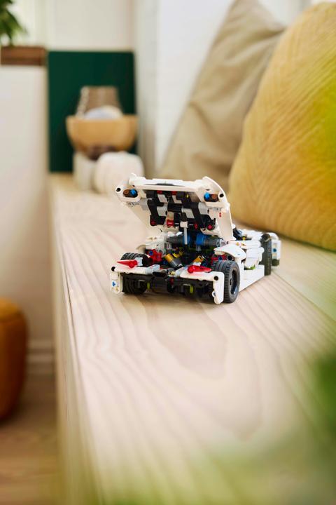 Actual product image LEGO Koenigsegg Jesko Absolut (42184, LEGO Technic)