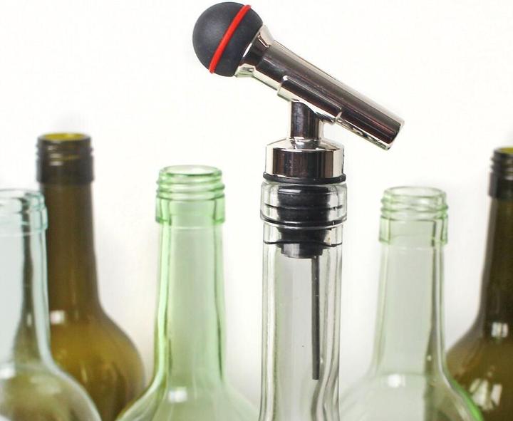 Image du produit Winkee Drinks Markers - Microphone Bottle Stop and Pourer (Bouchon de vin, Verseur de vin)