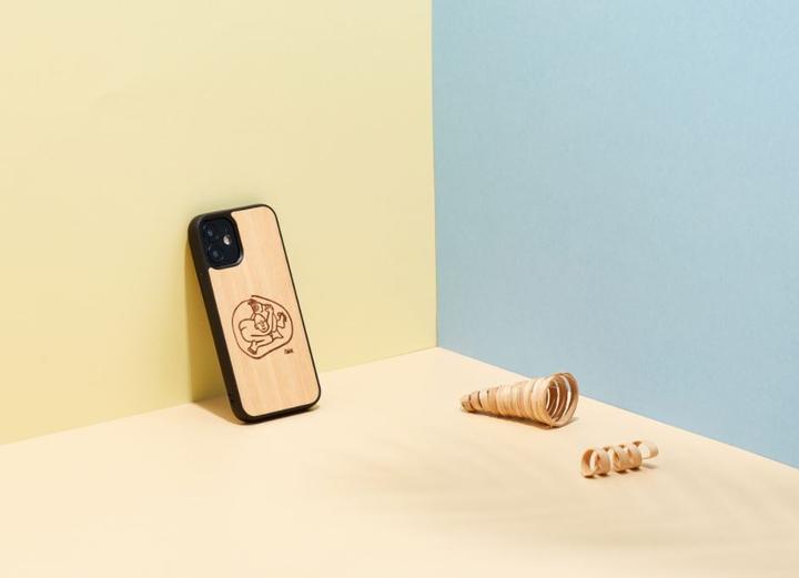 Produktbild Man.Wand &WOOD case for iPhone 12 mini child with fish (Apple iPhone 12 mini)