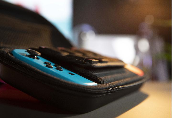 Produktbild Konix My Hero Academy Pro Carry Case Himiko (Switch OLED, Switch)