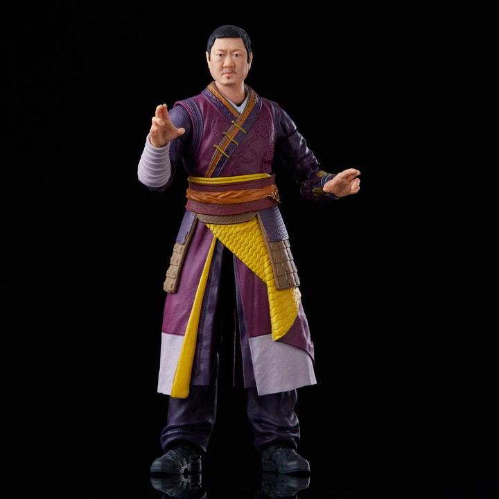 Produktbild Hasbro Legends Series Marvel’s Wong Sammelfigur (15 cm), 4 Accessoires und 1 Build-A-Figure Element