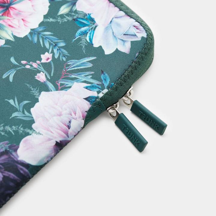 Actual product image Trunk Neoprene Sleeve (13", Apple)