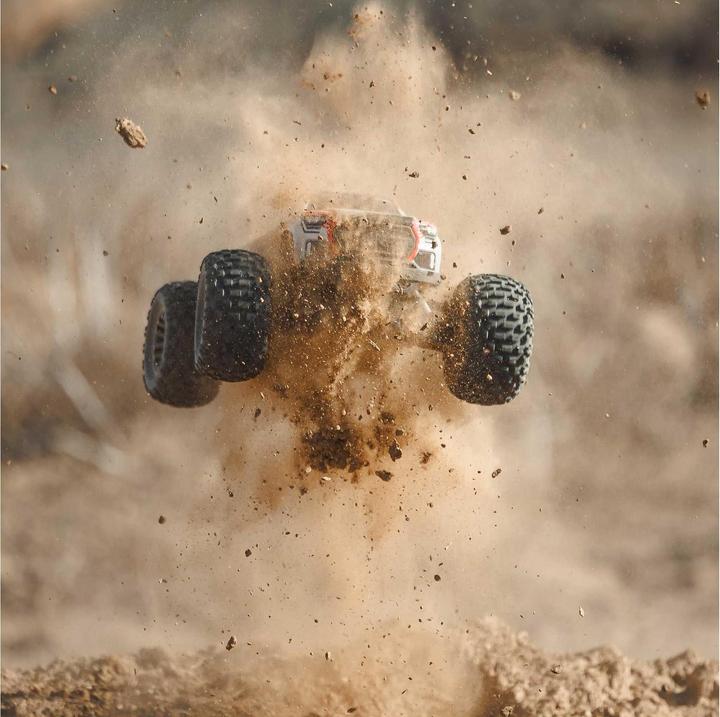 Immagine prodotto Arrma Monster Truck Granite BLX 223S, Rot ARTR, 1:10 (ARR Quasi lettura a corredo)