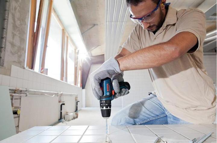Actual product image Bosch Professional GSB 10.8-2-LI, incl. L-BOXX (Rechargeable battery operated)