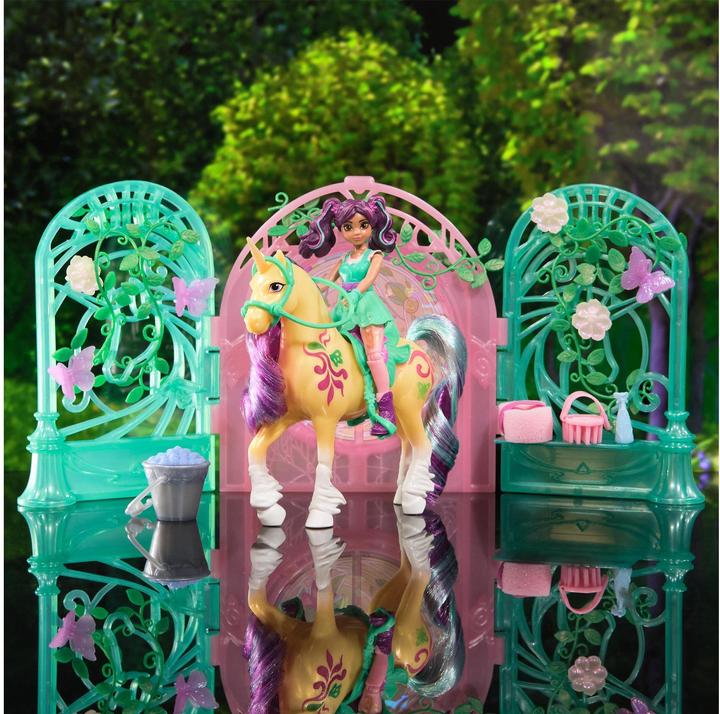Actual product image Unicorn Academy - Small Doll Ava & Leaf Stable Playset