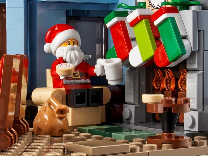 Actual product image LEGO Visit of Santa Claus (10293, LEGO Creator Expert, LEGO Rare Sets)