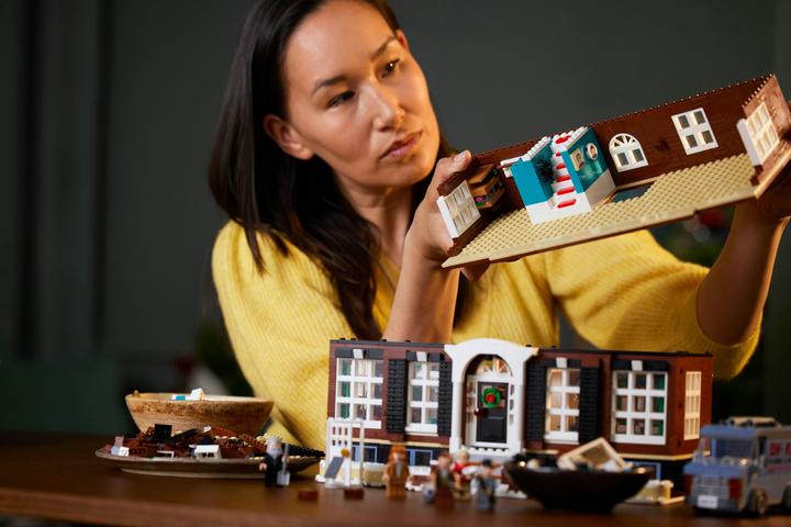 Immagine prodotto LEGO Home Alone (21330, LEGO Ideas, Set LEGO rari)