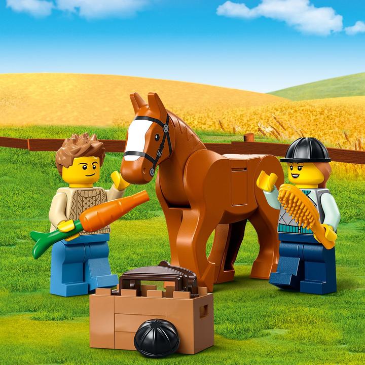 Actual product image LEGO SUV with horse trailer (60327, LEGO City)