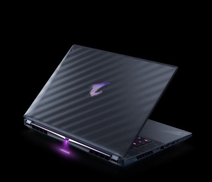 Immagine prodotto Gigabyte Aorus Master 16 RTX 5080 (16", Intel Core Ultra 9 275HX, 32 GB, 2000 GB, CH)