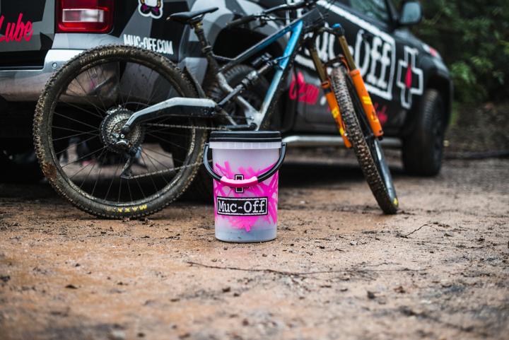 Produktbild Muc-Off Bucket Kit (1950 ml, Pflegeset)