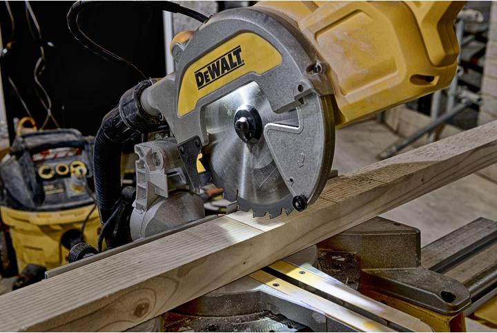 Image du produit DeWalt La scie à panneaux DWS777