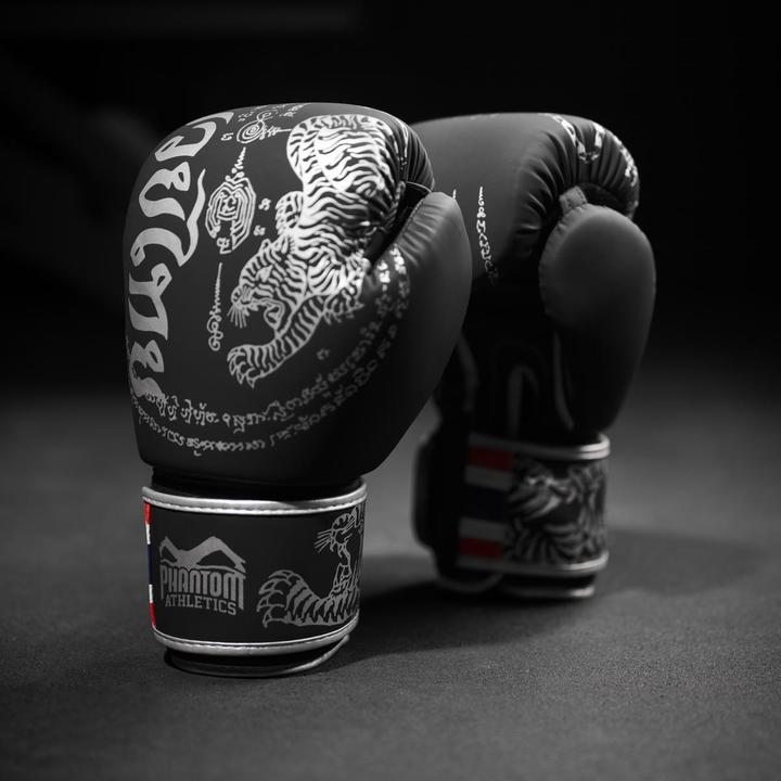 Image du produit Phantom Athletics Gants de boxe Muay Thai - Limited Silver Edition (12 OZ, Taille unique)
