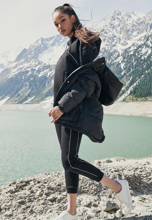 Immagine prodotto Urban Classics Puffer con cappuccio oversize da donna (XS)